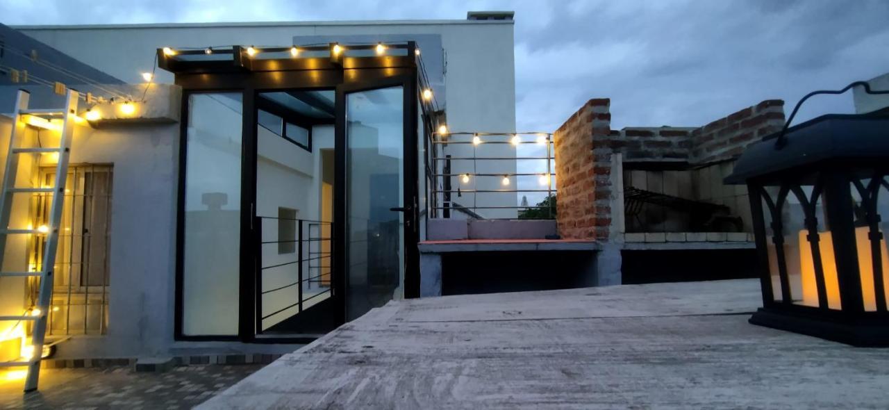 モンテビデオ House With Large Terrace, Jacuzzi And Gated Parking For One Carヴィラ エクステリア 写真