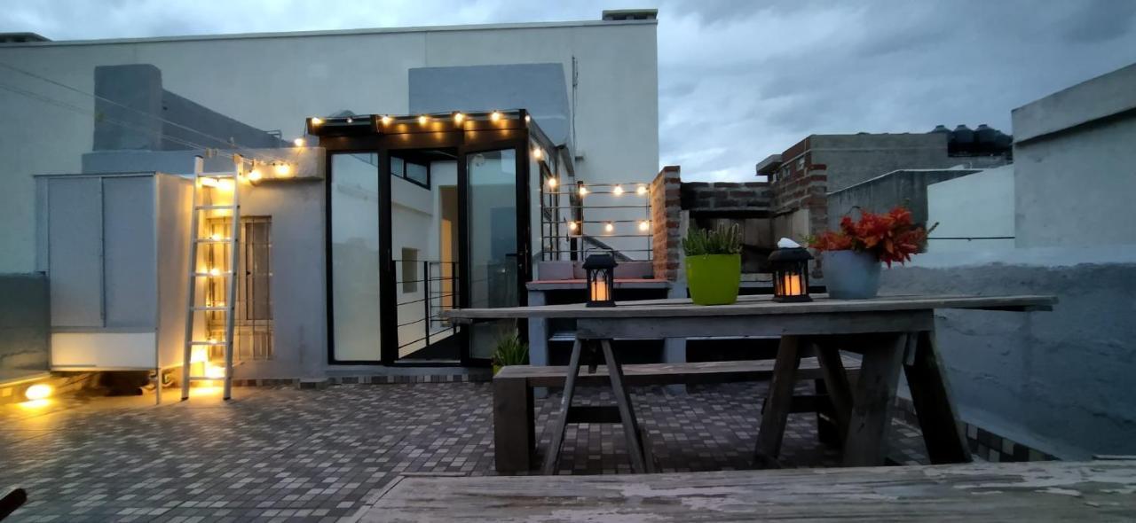モンテビデオ House With Large Terrace, Jacuzzi And Gated Parking For One Carヴィラ エクステリア 写真