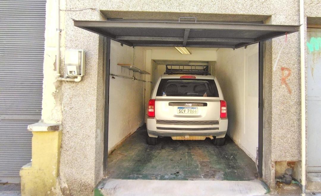 モンテビデオ House With Large Terrace, Jacuzzi And Gated Parking For One Carヴィラ エクステリア 写真
